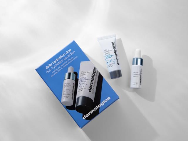 Hudvårdsset med tub, pipettflaska och box, alla märkta med Dermalogica-varumärket.
